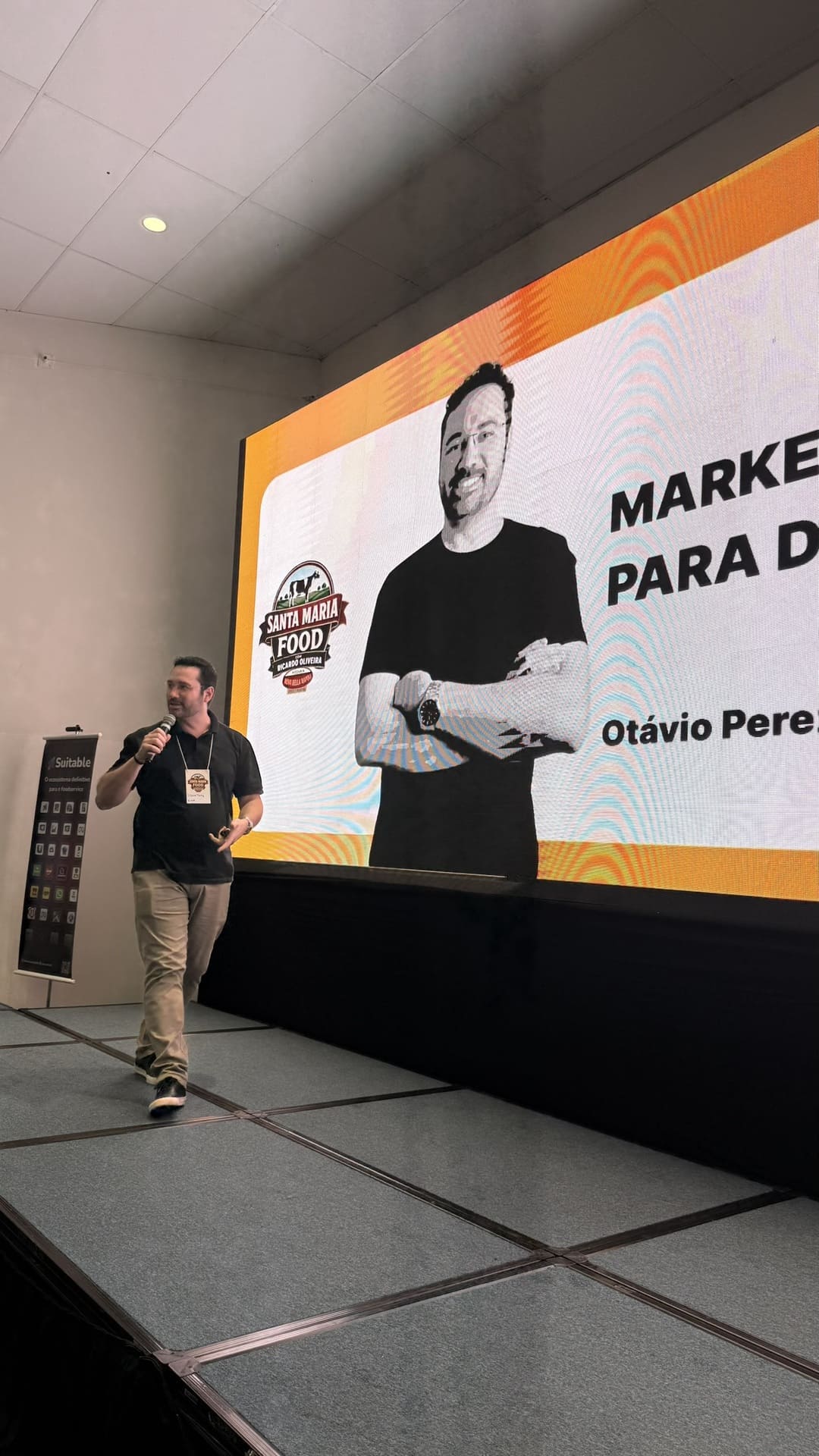 Otávio Perez no palco do Santa Maria Food