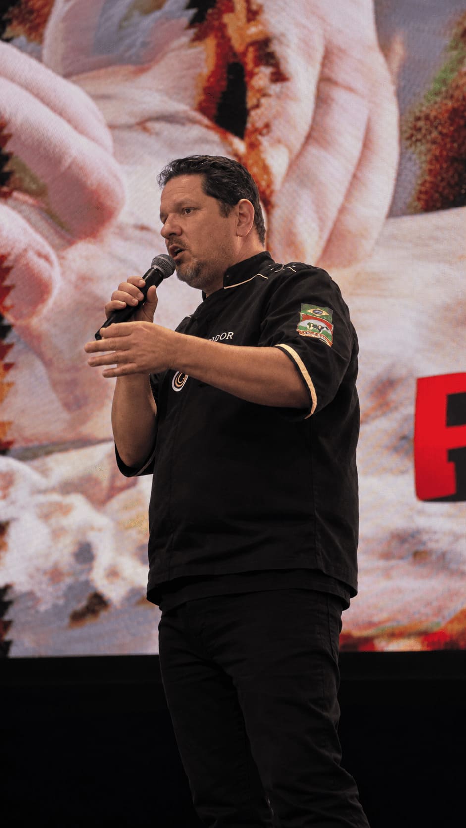 Chef Dutchelo no palco do Santa Maria Food